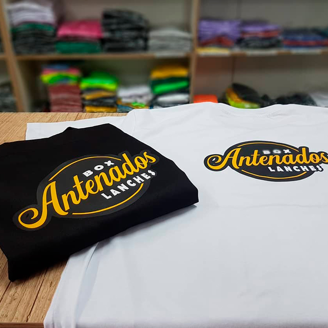 Camisetas com estampas DTF coloridas